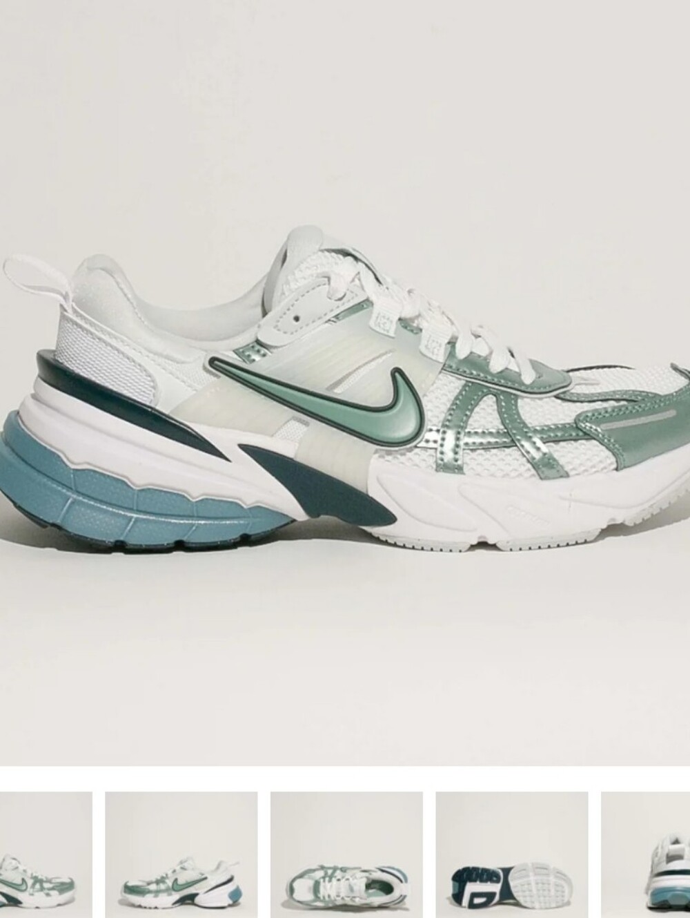 Nike White and Teal Green Women's Athletic Running Shoes